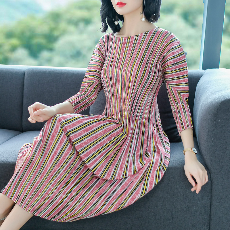 Spring Women Pleated Stripe Big Size Dresses New Casual Popular Wear