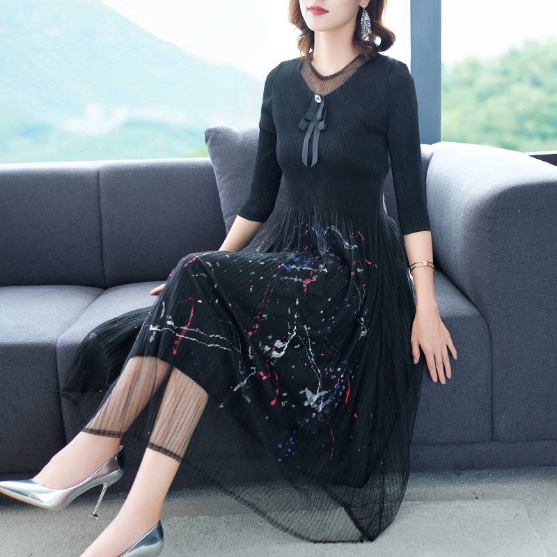 Autumn New Round Collar Pleated Dress Mesh Stitching Pleated Lace Lady Elegant Dress