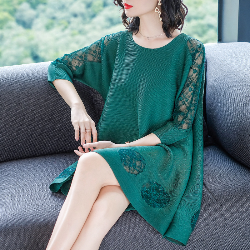 Autumn Pleated New Women's Dresses Loose Size Nail Pearl Embroidered A-shaped Dress