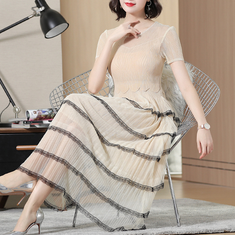 Lace Screen Stitching Pleated Dress Summer New Slim Dress